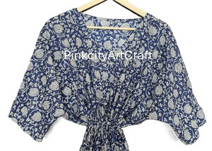 Hermoso Vestido Maxi de Algodón con Cuello Hecho a Mano en Jaipur, Color Azul Índigo, con Estampado Floral, Mangas Cortas Elegantes, Cinturón, Ecológico y Natural - Product Image 6