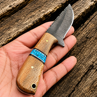 Couteau Skinner artisanal sur mesure Edge Master Manufacture, manche en bois et résine, lame fixe en acier D2, étui en cuir.