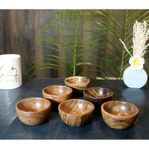 Bol rond en bois massif de haute qualité avec surface polie en matériau durable, vaisselle alimentaire sécurisée pour salades, soupes et collations - Product Image 1