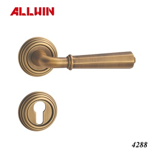 Poignée de porte moderne en laiton massif martelé en laiton brossé - Product Image 6