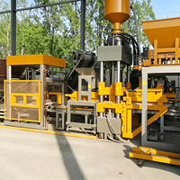 Machine à briques à pression statique pour la fabrication de blocs à partir de scories recyclées, de poudre de pierre et de déchets de construction