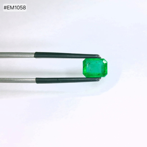 มรกตธรรมชาติ 100% จากแซมเบีย รูปทรงแปดเหลี่ยม 2.09 กะรัต พลอยแท้คุณภาพพรีเมียม ตัดเจียระไนอย่างแม่นยำ สำหรับเครื่องประดับสุดพิเศษ - Product Image 1