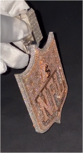 Colgante Personalizado Unisex de Plata 925 con Baño de Oro Rosa, Diseño de Escudo 3D con Incrustaciones de Moissanita, Corte Brillante Redondo, Estilo Hip Hop - Product Image 3