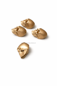 รูปปั้นหัวกะโหลกเรซิ่นสุดหรู งานแฮนด์เมด ประติมากรรมรูปหัวคน สไตล์โกธิค ของตกแต่งบ้าน ของตกแต่งฮาโลวีน ของขวัญ ขายส่ง - Product Image 4