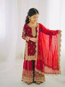 Robe Anarkali Traditionnelle Rouge Brodé pour Filles, Style Indien et Pakistanais, Coupe Droite, Longueur Ras du Sol, en Polyester, Idéale pour Mariages - Product Image 3