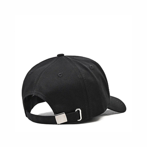 Gorra de Béisbol Negra de 6 Paneles con Logotipo Rojo, Cierre Ajustable con Velcro, Estilo Urbano para Hombre, Tela de Malla con Decoración Desgarrada - Product Image 4