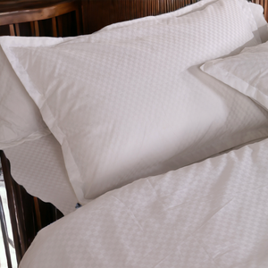Ensemble de literie blanc élégant avec housses de coussin assorties, style hôtel de luxe, confort pour les espaces de décoration de chambre à coucher modernes - Product Image 5