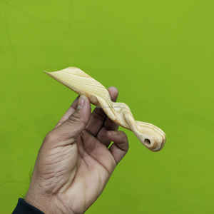 Cuchara para Zapatos de Madera de Pino Hecha a Mano – Duradera y Natural, al Mejor Precio - Product Image 6