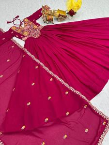 Hermoso diseño indio tradicional para mujer Rich Georgette bordado largo Anarkali Kurti emparejado con pantalones y conjunto Dupatta - Product Image 6