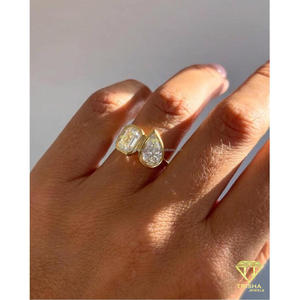 Anillo de compromiso clásico con dos diamantes cultivados en laboratorio, con esmeralda y piedras de corte ovalado, engaste en oro, joyería elegante para mujer. - Product Image 3