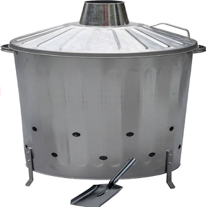 Bac à charbon en métal rouge avec découpes décoratives pour la ventilation, poignées latérales et outil à charbon, disponible à prix de gros. - Product Image 5
