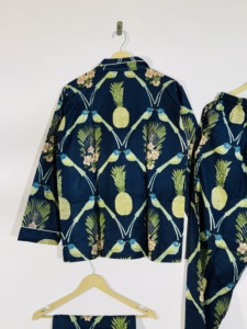 Conjunto de Pijama con Estampado Tropical Azul Marino |   Ropa de Casa de Algodón para Mujer |   Conjunto de Ropa de Dormir Pineapple Bird - Product Image 5