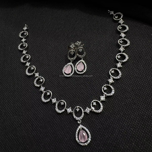 Ensemble de bijoux de mariée en diamant américain classique Collier et boucles d'oreilles en deux pièces pour mariage Style classique à la mode - Product Image 1