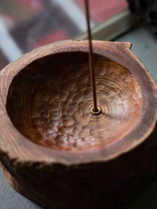 Brûleur d'encens en bois massif avec récupérateur de cendres, porte-encens rustique fait main pour la décoration intérieure, l'aromathérapie, utilisation personnalisée - Product Image 1