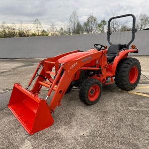 Tractor agrícola de servicio pesado diseñado para máxima resistencia y fiabilidad duradera en todo tipo de suelos. - Product Image 6