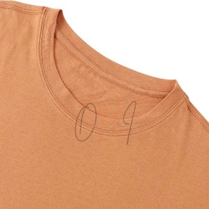 เสื้อยืดโอเวอร์ไซส์สีส้มไหม้พิมพ์ลายกราฟิกสำหรับผู้ชาย - ดีไซน์ตัวอักษร "OH" สไตล์มินิมอล คอกลม แขนสั้น ผ้าฝ้าย - Product Image 3
