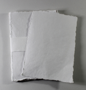Papel hecho a mano con algodón reciclado, sin madera, sin ácido, para tarjetas de 300 g/m² A5 / hojas de dibujo. - Product Image 1