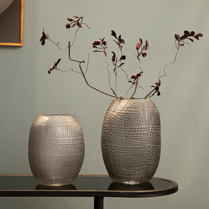 Vase à fleurs de luxe moderne en métal finition or rose pour la décoration de la maison - Product Image 2