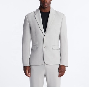 Traje de negocios para hombre, personalizable en colores y telas, corte ajustado, cuello de solapa, antiarrugas, poliéster. - Product Image 1