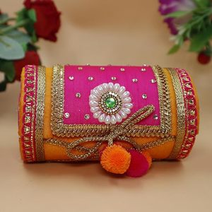 Boîte cadeau brodée à la main avec un design traditionnel pour chocolat, fruits secs et emballage cadeau de luxe - Product Image 5