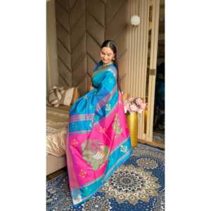 Collection Elite Weaves : Saree en soie douce Ikkat Patola avec motifs Meenakari, pallu paon et bordure en Zari doré pour mariage - Product Image 2