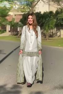 Conjunto de Traje Salwar Farshi para Mujer TENNECY, Seda Natural, Bordado Intenso con Lentejuelas, Reversible, Secado Rápido, para Bodas y Diwali - Product Image 2