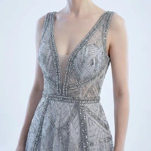 ชุดราตรีผ้าทูลล์ประดับลูกปัดทำมือแบบสั่งทำพิเศษ ทรงเอ ไลน์ แขนยาว ชุดออกงาน ราคาขายส่งจากโรงงาน - Product Image 1