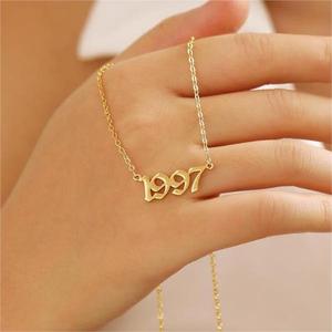 Pendentif numéro d'ange numéro chanceux, protection gardien en acier inoxydable numéro <span class=keywords><strong>secret</strong></span> collier année de naissance personnalisé pour les femmes - Product Image 2