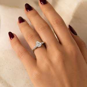 Anillo Moderno de Plata de Ley 925 con Moissanita VVS1 de 2CT Corte Pera, Joyería de Regalo Sorpresa de Aniversario para Pareja, Venta al por Mayor - Product Image 2