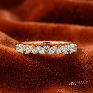 Anillo de Boda Delicado con Micro Pavé de Moissanita Chapado en Oro Amarillo de 18K para Mujer, Anillo de Eternidad Apilable con Diamantes de Laboratorio de Alta Calidad - Product Image 1