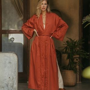 Kimono Maxi Rojo Orgánico de Satén y Algodón para Mujer, Estilo Boho, Tipo Cárdigan, Abrigo Ligero para Festivales y Ceremonias - Product Image 2