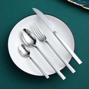 Ensemble de couverts de luxe en acier inoxydable durable comprenant fourchettes, couteaux et cuillères au design moderne et haut de gamme pour les dîners et les événements - Product Image 2