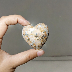Vente en gros de haute qualité naturel indonésien dendrite lait coeur petite forme pierres précieuses artisanat cristal de guérison 4X4X2 cm - Product Image 4