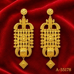 Pendientes Colgantes Ovalados de Aleación Chapada en Oro con Circonitas y Diseño Floral Ornamentado para Bodas y Fiestas, Joyería de Moda para Mujer - Product Image 1