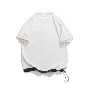 T-shirt blanc surdimensionné pour homme avec poche noire et cordon de serrage contrastant, style streetwear minimaliste, manches courtes, col rond - Product Image 2
