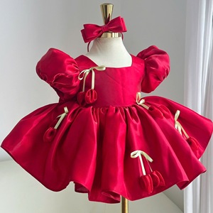 Vestido de Princesa de Satén para Niñas con Detalles de Flores de Tulipán, Mangas Abullonadas y Falda Amplia, Elegante Ropa de Fiesta para Venta al por Mayor en Boutiques OEM - Product Image 3