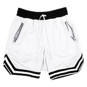 Shorts de sport pour hommes en polyester écologique, personnalisés en gros, style streetwear, anti-UV, séchage rapide, longueur genou - Product Image 3