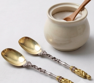 Ensemble de cuillères à thé vintage en métal avec bols plaqués or et poignées ornées, finition miroir haute brillance, compatibles lave-vaisselle, pour usage en cuisine - Product Image 2