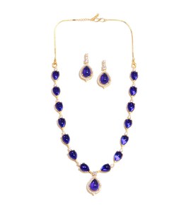 Ensemble collier et boucles d'oreilles en laiton artisanal plaqué or, forme poire, pierre bleue, pour mariage et fêtes nuptiales - Product Image 4
