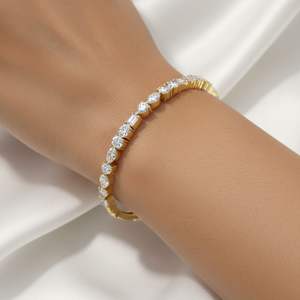 Bracelet jonc en diamants à taille mixte 2.500 CTW serti à griffes - Product Image 6