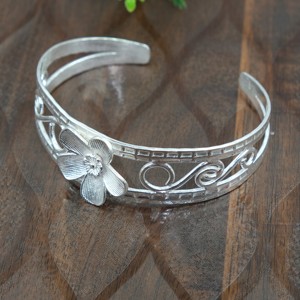 Brazalete de Plata de Ley 925 con Diseño Floral, Hecho a Mano, Ajustable, Diseño OpenKada, Joyería para Mujer, Regalo de Navidad - Product Image 4