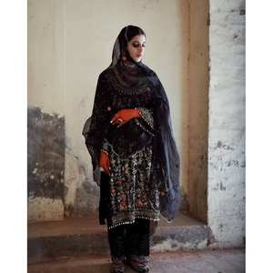 Magnifique ensemble haut et bas avec dupatta pour la mère de la mariée - Product Image 5