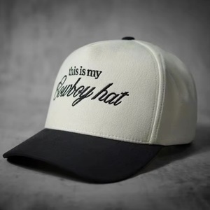 Casquettes de baseball 5 panneaux en tissu sergé de coton, logo brodé personnalisé, 2 tons, pour mariage, événement ou fête, fabrication vietnamienne. - Product Image 2