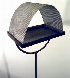 Comedero para pájaros de metal, casa decorativa para pájaros de jardín, refugio colgante para pájaros al aire libre, casa de hierro para la cría de aves, decorativa. - Product Image 4