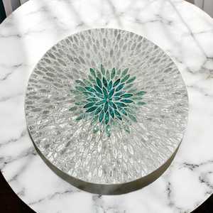 Plateau tournant élégant en nacre incrustée, motif personnalisé, pour coiffeuse, table à manger et intérieurs de luxe - Product Image 1