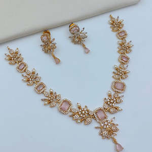 Ensemble de collier en diamant américain plaqué or pour femmes - Bijoux de mariée raffinés avec boucles d'oreilles - Product Image 4