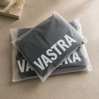 Sacs à fermeture éclair en PE mat givré, durables, de taille personnalisée, réutilisables, imperméables, pour l'emballage de vêtements, t-shirts, chaussettes, sous-vêtements