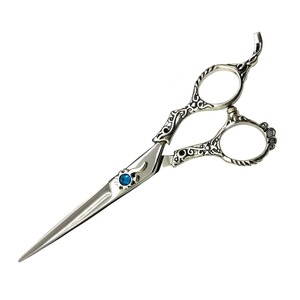 กรรไกรตัดผมมืออาชีพสำหรับร้านเสริมสวยและร้านตัดผม ใบมีดคม ทำจากสแตนเลส สกรีนโลโก้ได้ สำหรับคนถนัดขวา - Product Image 6