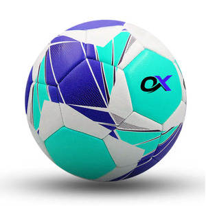 Ballon de football en cuir PU et PVC de haute qualité, taille personnalisée, texturé, cousu à la machine, norme professionnelle, Oxva Industries - Product Image 3