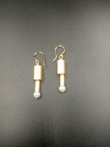 Boucles d'oreilles pendantes plaquées or Amaira Jewels, design boule imitation perle, style classique, bijoux unisexes, boucles d'oreilles à perles, perle naturelle - Product Image 4